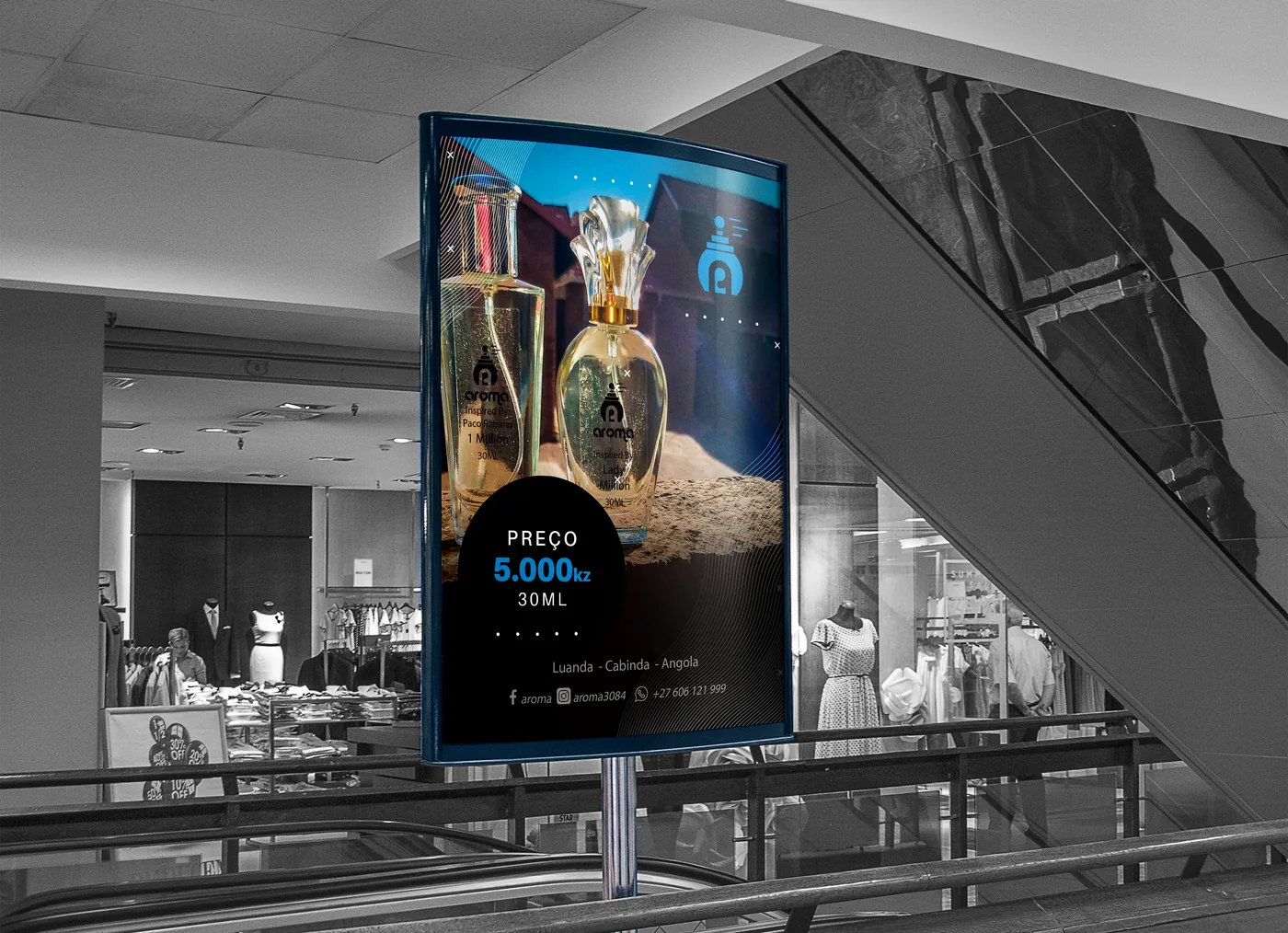 Painel publicitário Aroma num centro comercial.