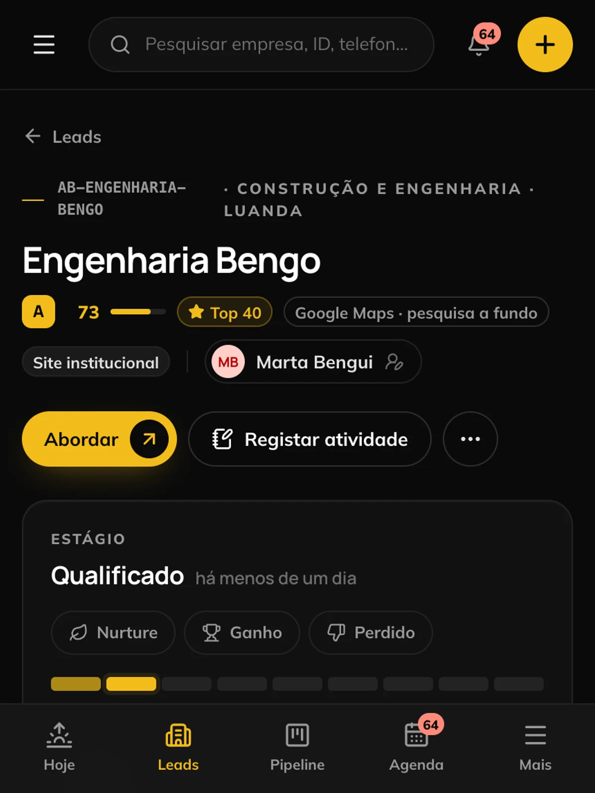 A ficha de uma empresa no telemóvel.