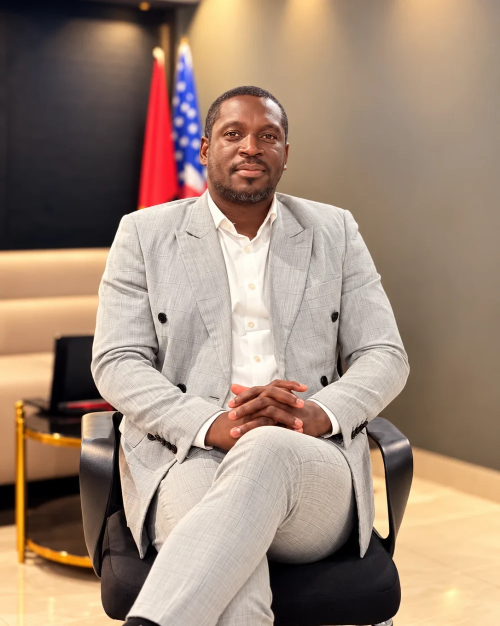 Retrato de Alex Bizela, Director Comercial da Abraccio.