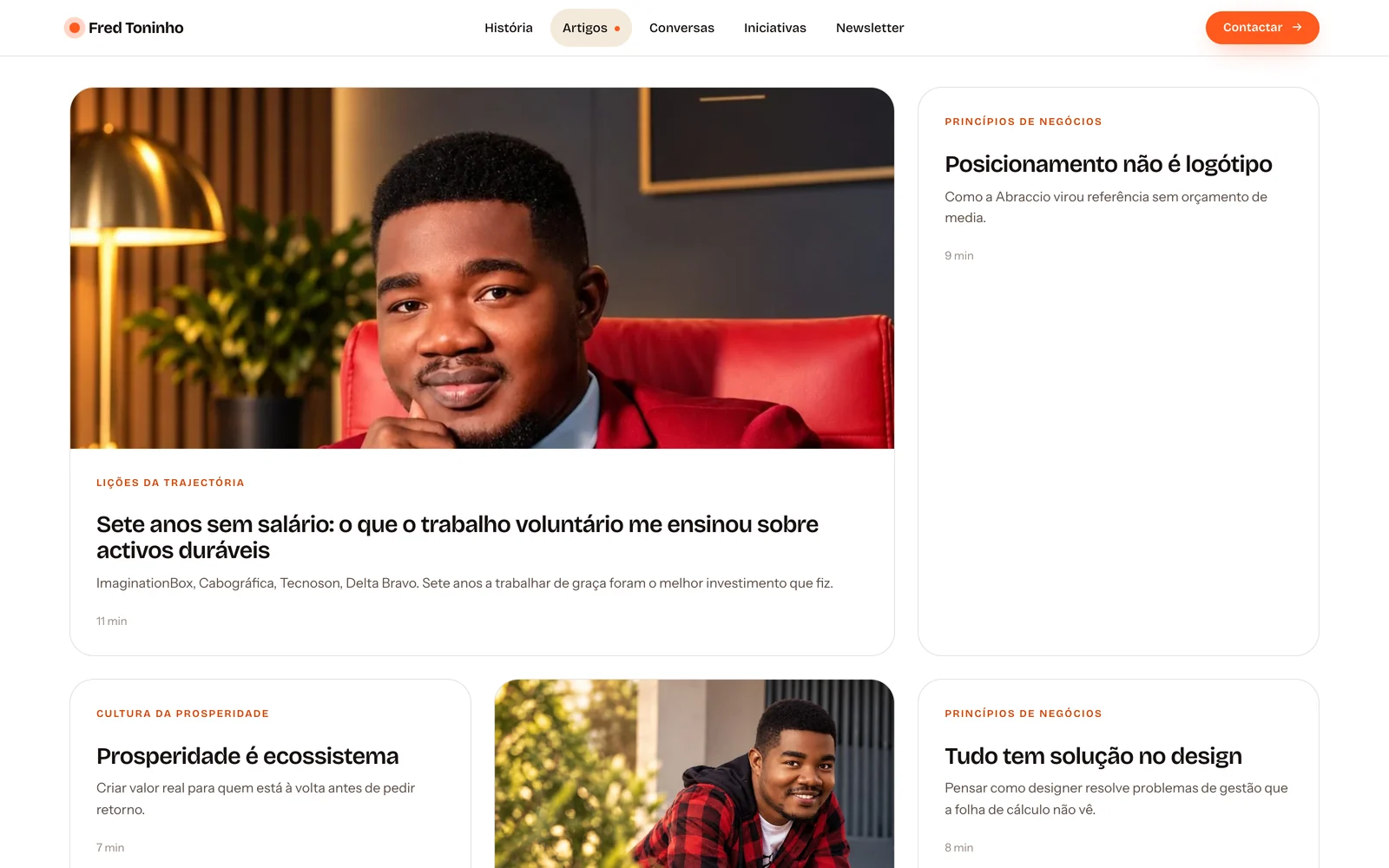 A página de artigos, com o texto em destaque e a grelha dos restantes.