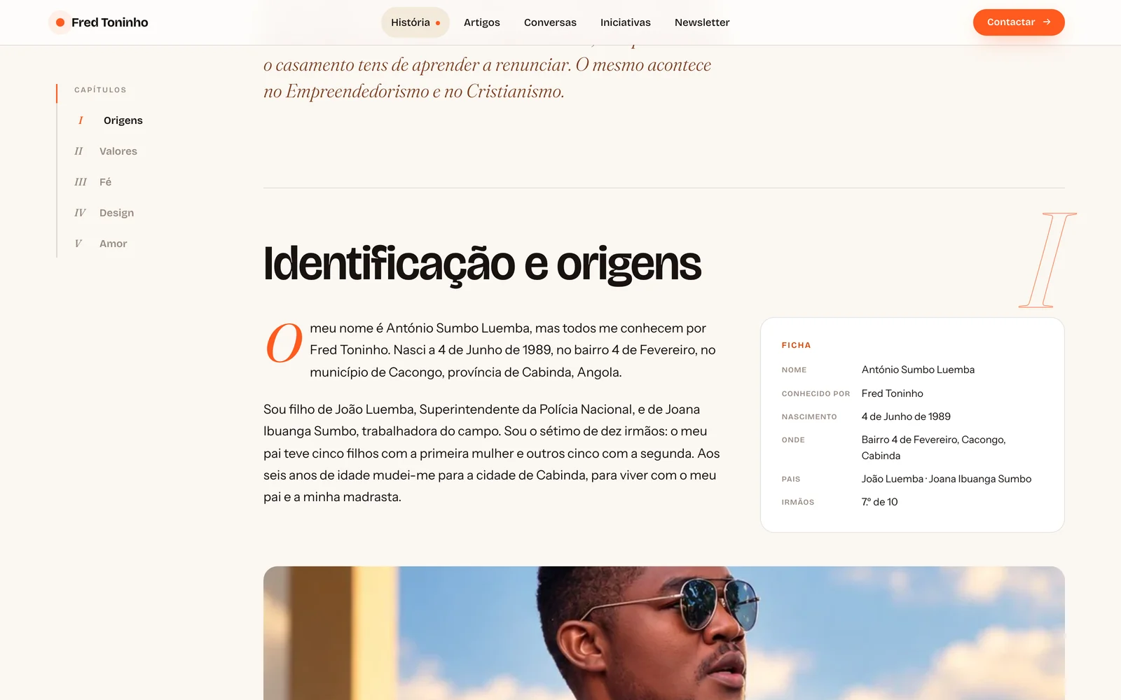 O corpo da história, com o índice de capítulos à esquerda e o fio a desenhar-se.