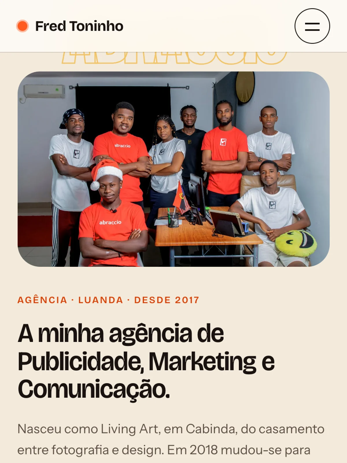 A página de iniciativas no telemóvel, com o bloco da Abraccio.