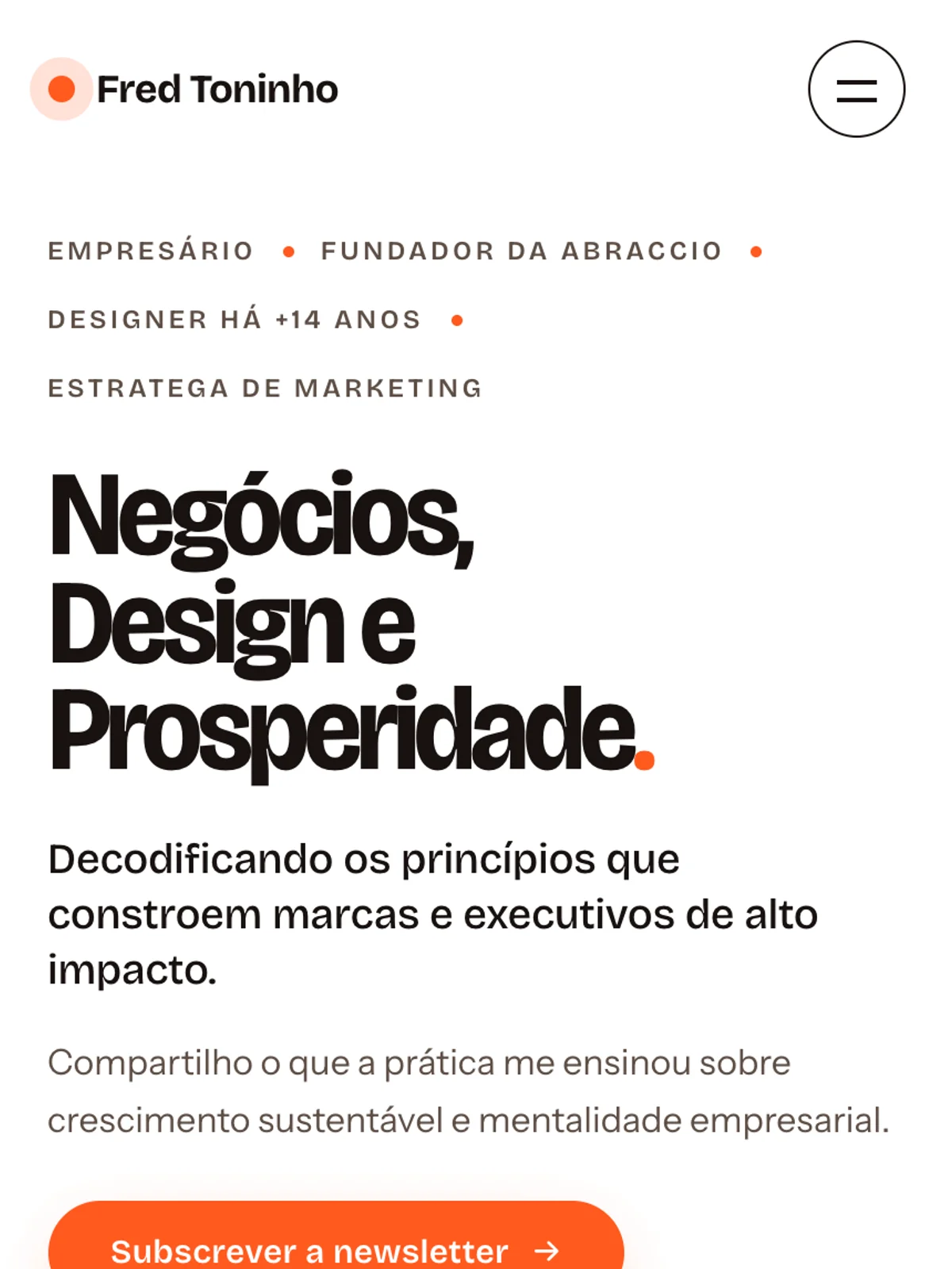A página inicial no telemóvel, com o título e o botão da newsletter.