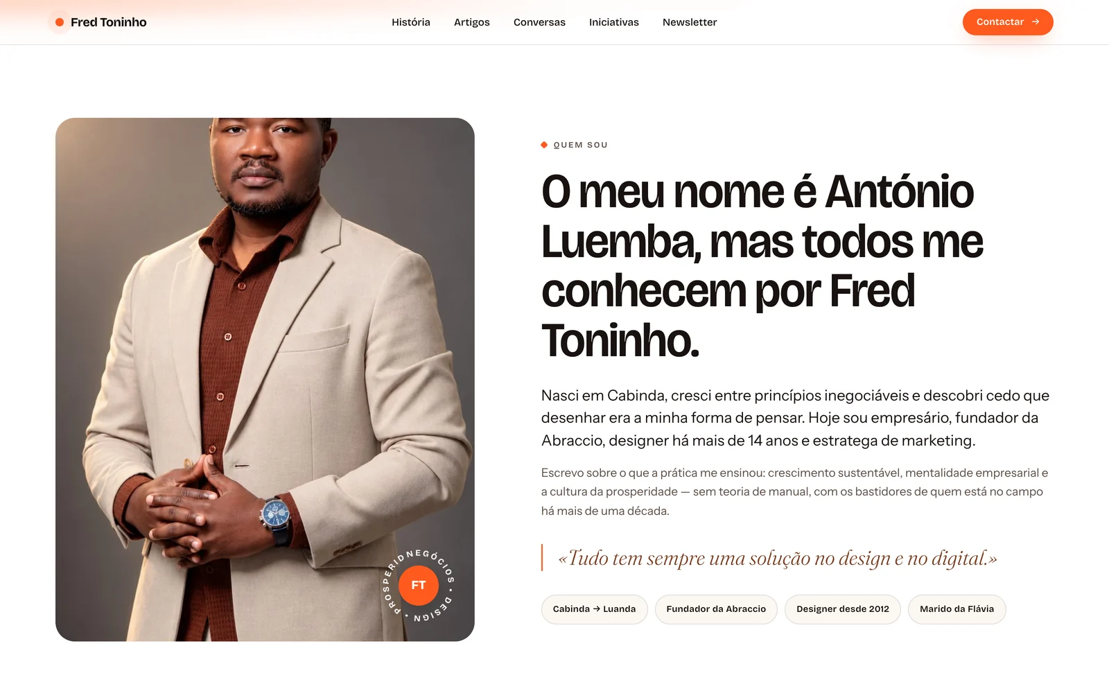 A secção de apresentação, com o nome civil, o nome público e o resumo do percurso.
