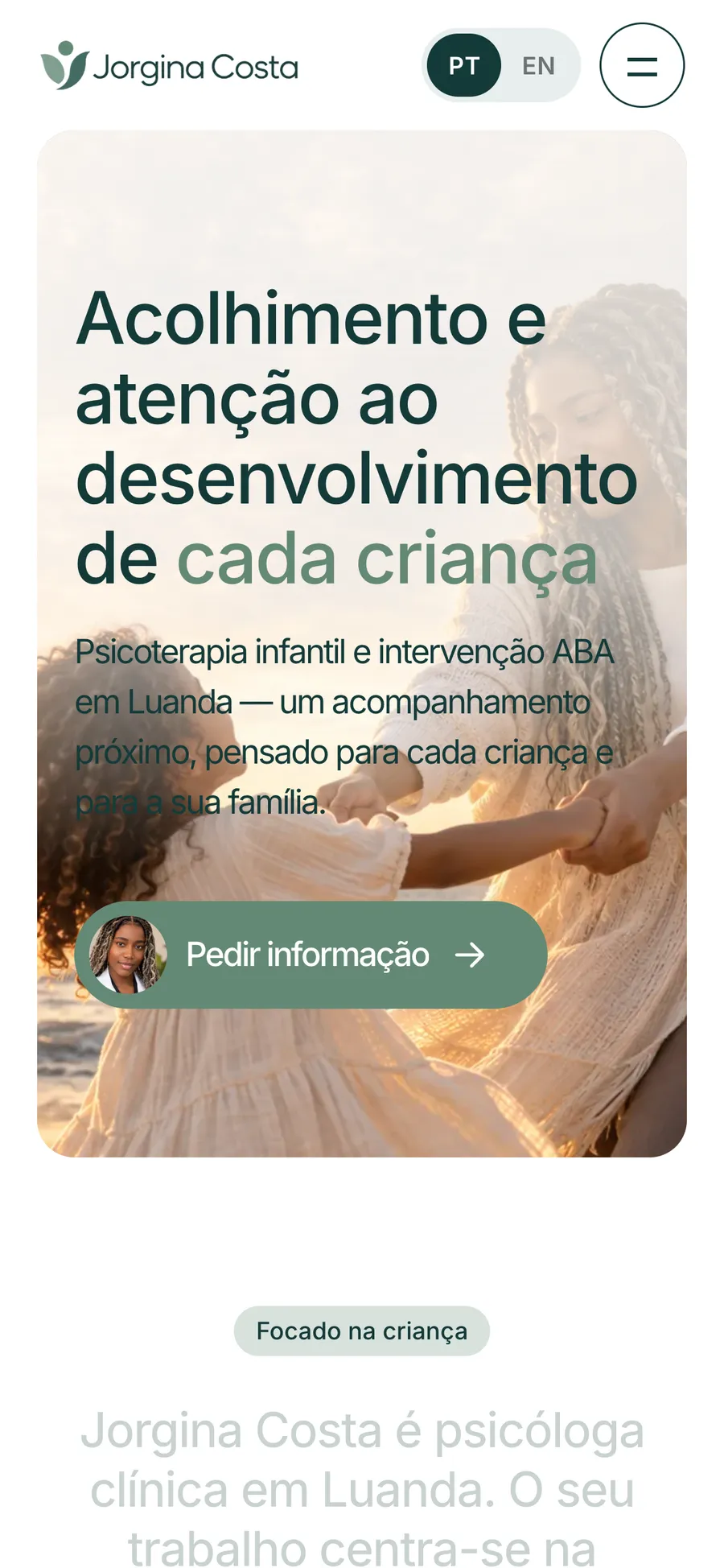O site no telemóvel, com o selector de língua entre português e inglês no topo.