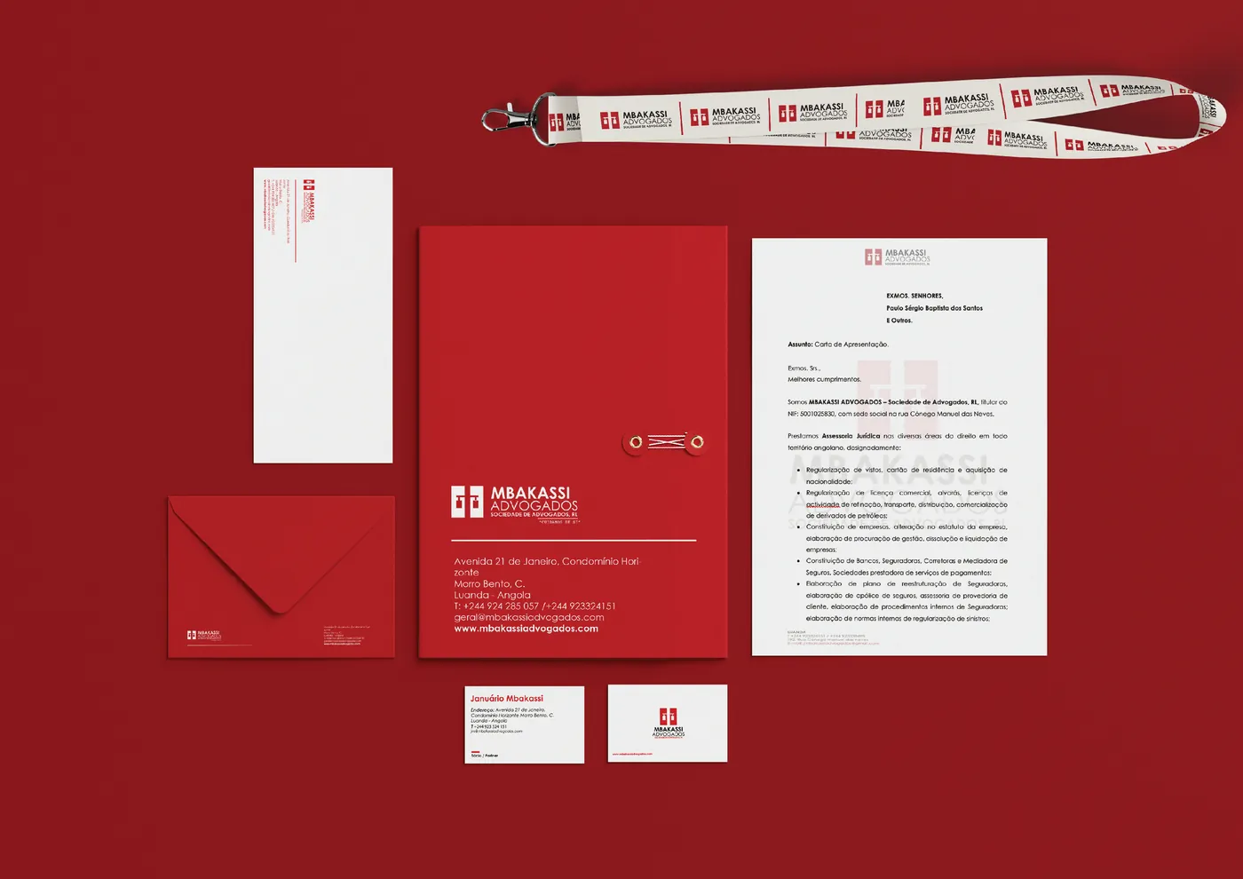 Papelaria: papel timbrado, envelope, cartões de visita, pasta e fita de crachá.
