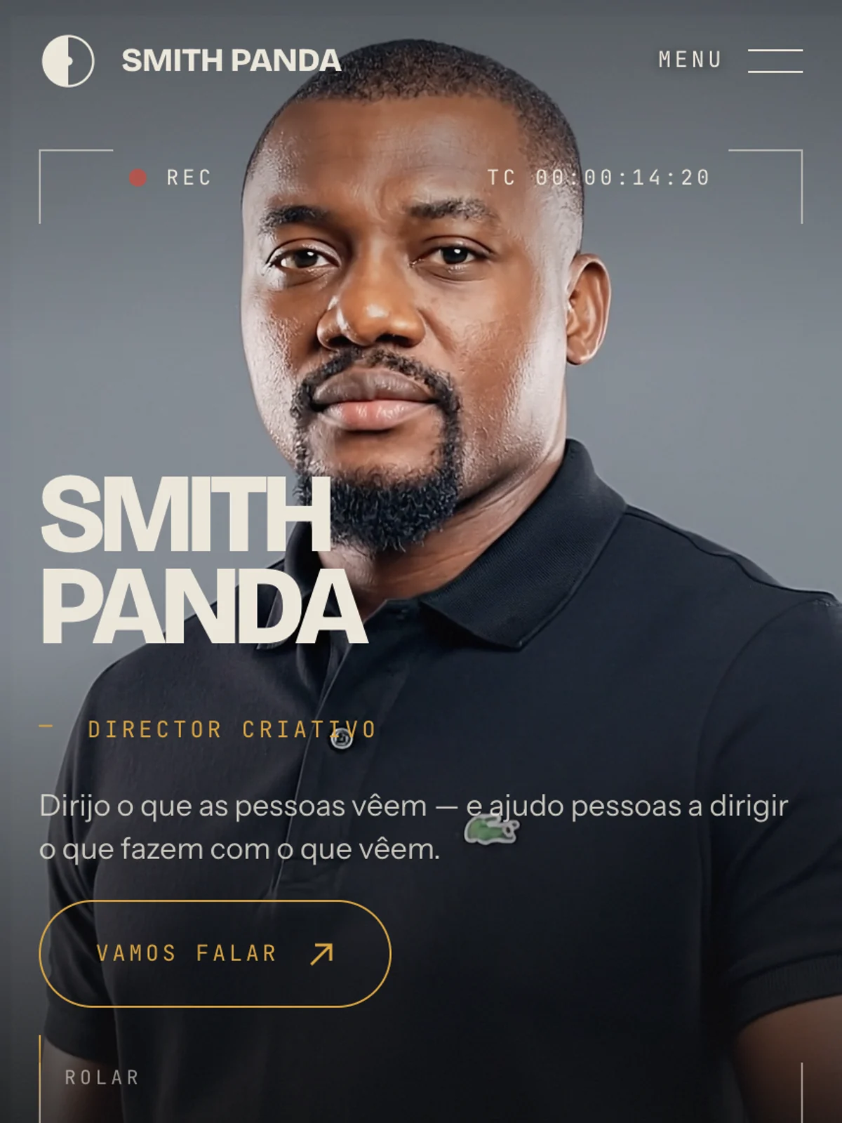 A página inicial no telemóvel, com o nome sobre a fotografia e o botão de contacto.