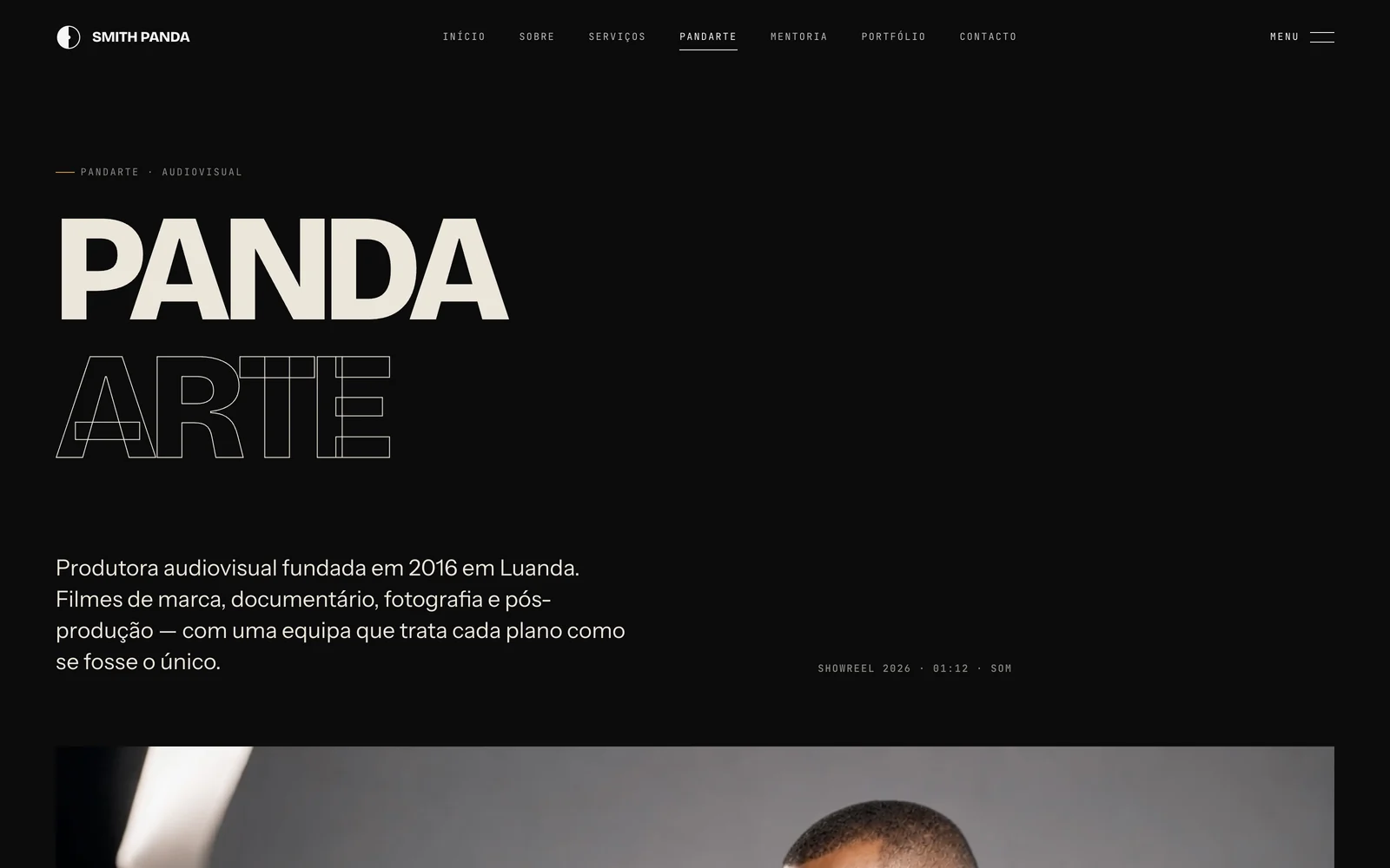 Topo da página da PANDARTE, com o nome em duas linhas e a apresentação da produtora.